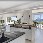 Frgk Contemporary Luxury Panoramic Sea View, Pool & Ultra-fast Wi-fi Villa *