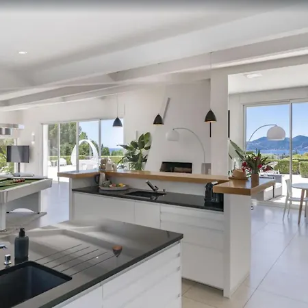 Frgk Contemporary Luxury Panoramic Sea View, Pool & Ultra-fast Wi-fi Villa *